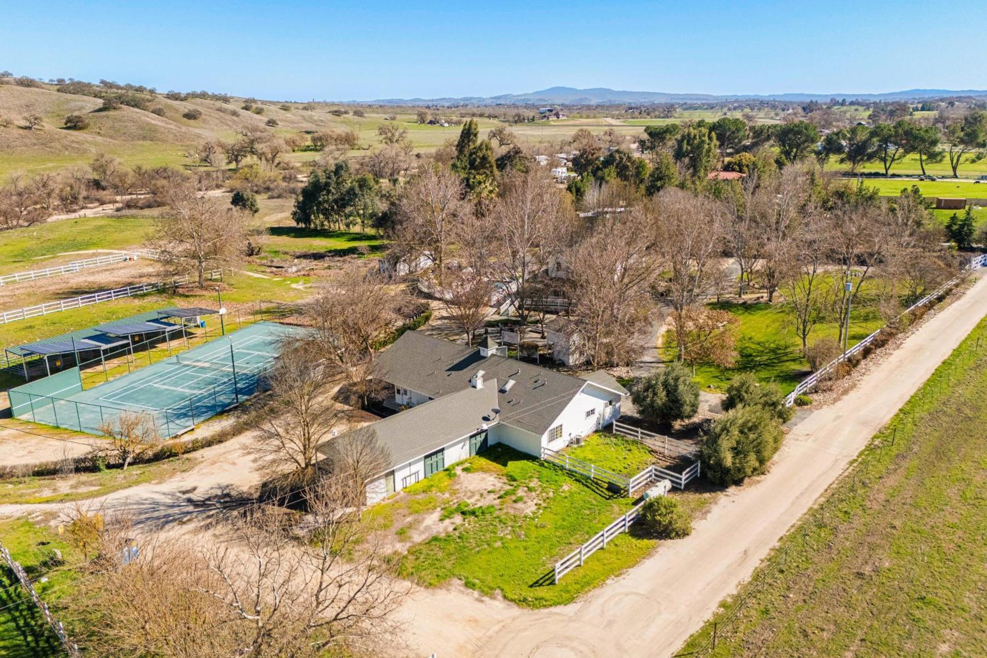 Victorian Manor In Paso Robles Wine Country Pool Hot Tub Firepit Tennis Court Sleeps 28 ภายนอก รูปภาพ
