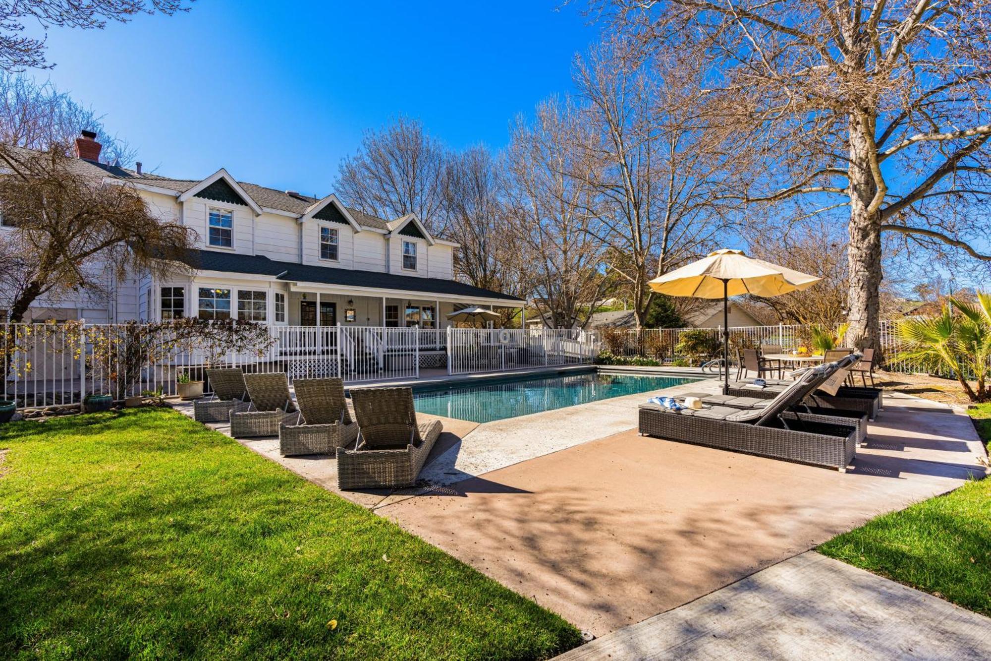 Victorian Manor In Paso Robles Wine Country Pool Hot Tub Firepit Tennis Court Sleeps 28 ภายนอก รูปภาพ