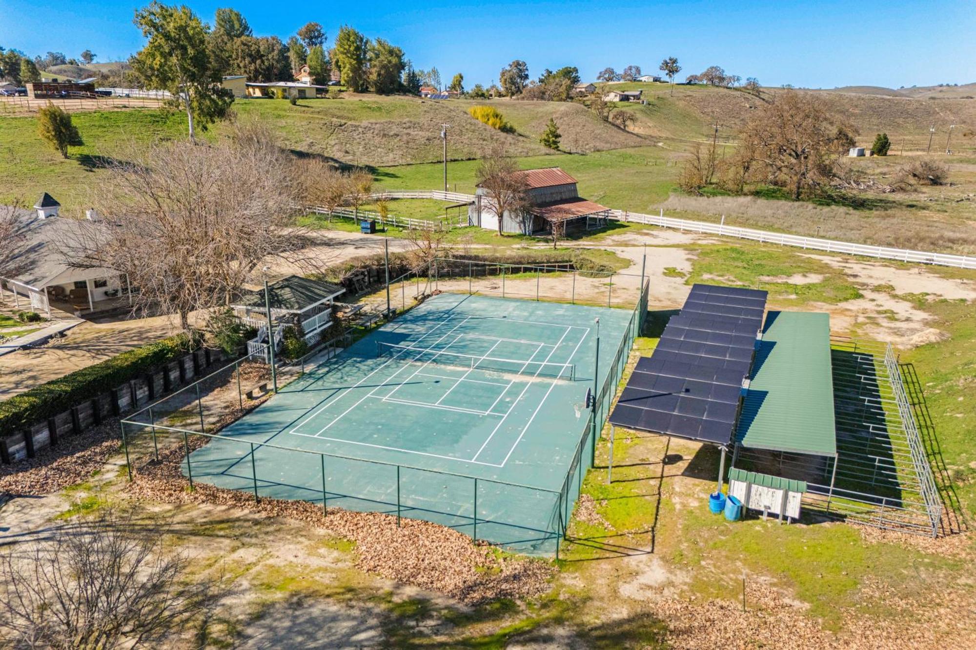 Victorian Manor In Paso Robles Wine Country Pool Hot Tub Firepit Tennis Court Sleeps 28 ภายนอก รูปภาพ