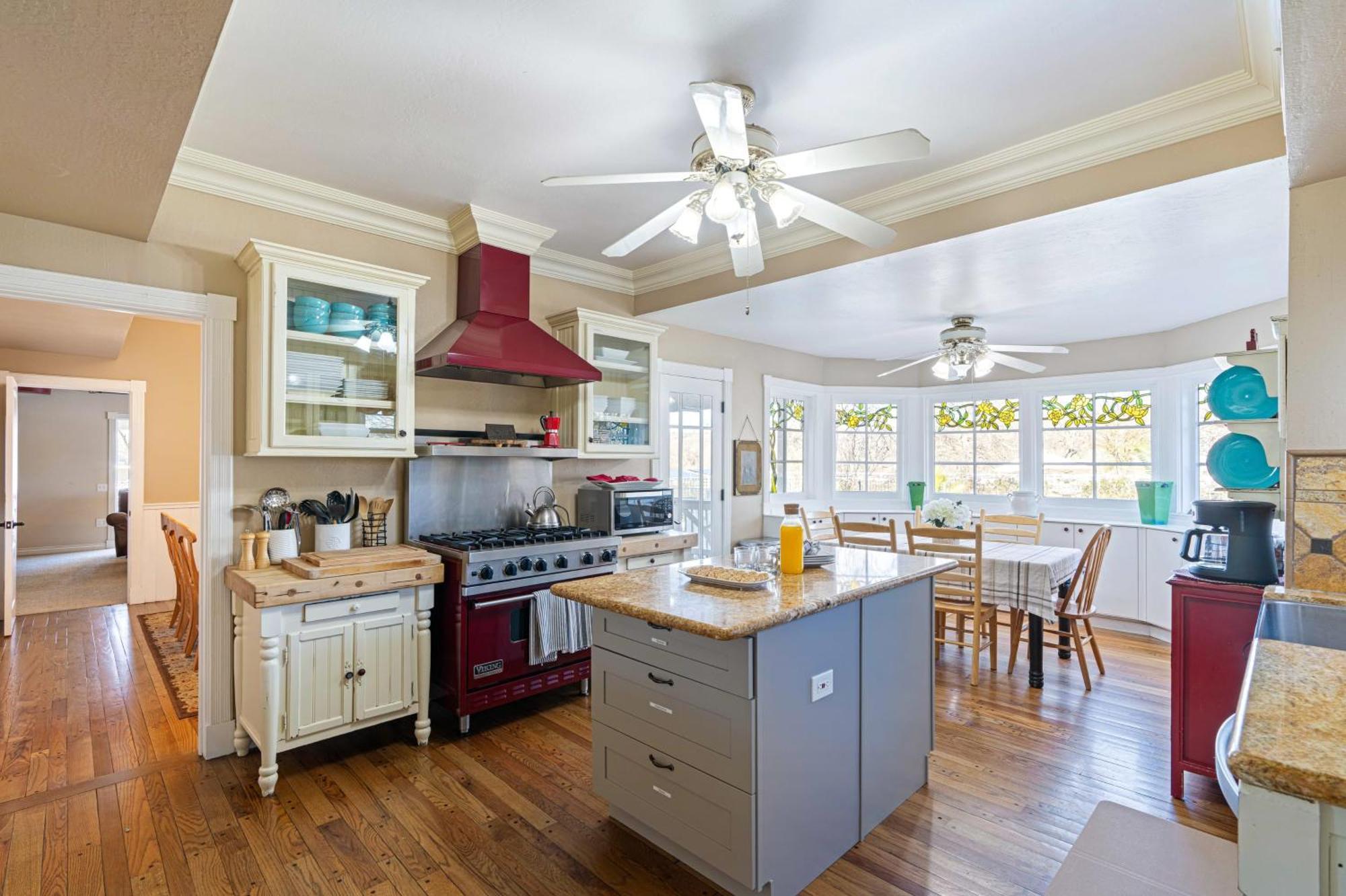Victorian Manor In Paso Robles Wine Country Pool Hot Tub Firepit Tennis Court Sleeps 28 ภายนอก รูปภาพ